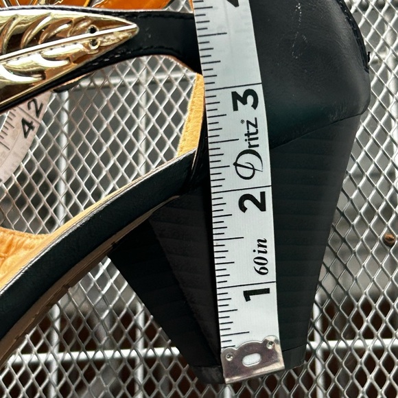 Size 8 Gold and black Charming Lady heels - Picture 9 of 11
